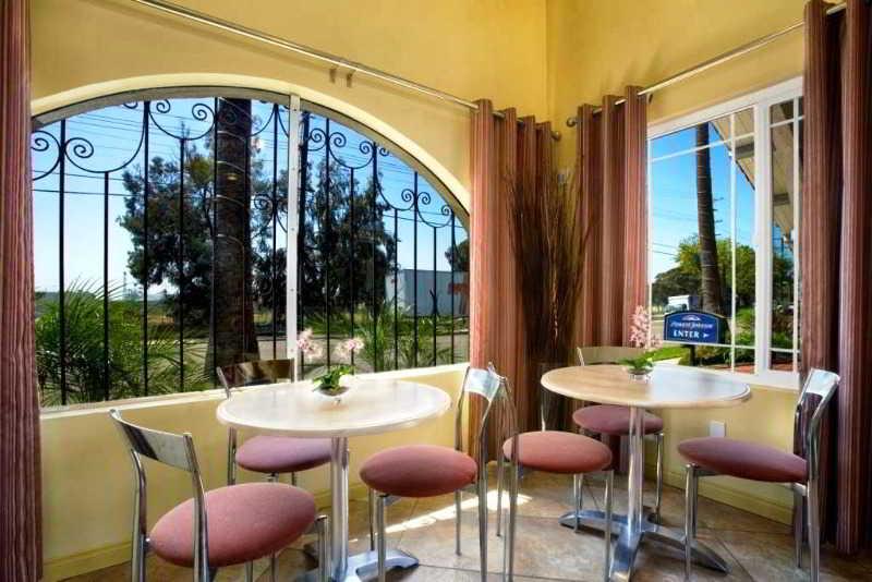 Howard Johnson By Wyndham National City/San Diego South Ресторан фото
